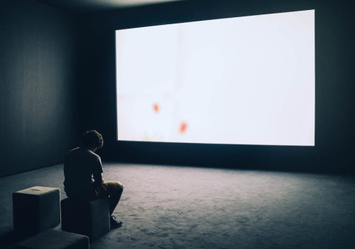 Hoe kun je thuis een beamer opzetten om films te kijken?