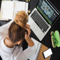 Wat is een burn-out precies en hoe herken je de symptomen op tijd?